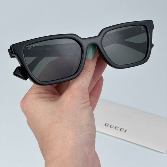 Gucci GG1539S 001 BRAND NEW Sunglasses Black Grey Unisex Rectangle - Picture 2 of 14